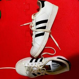 Men’s size 7 adidas sneakers